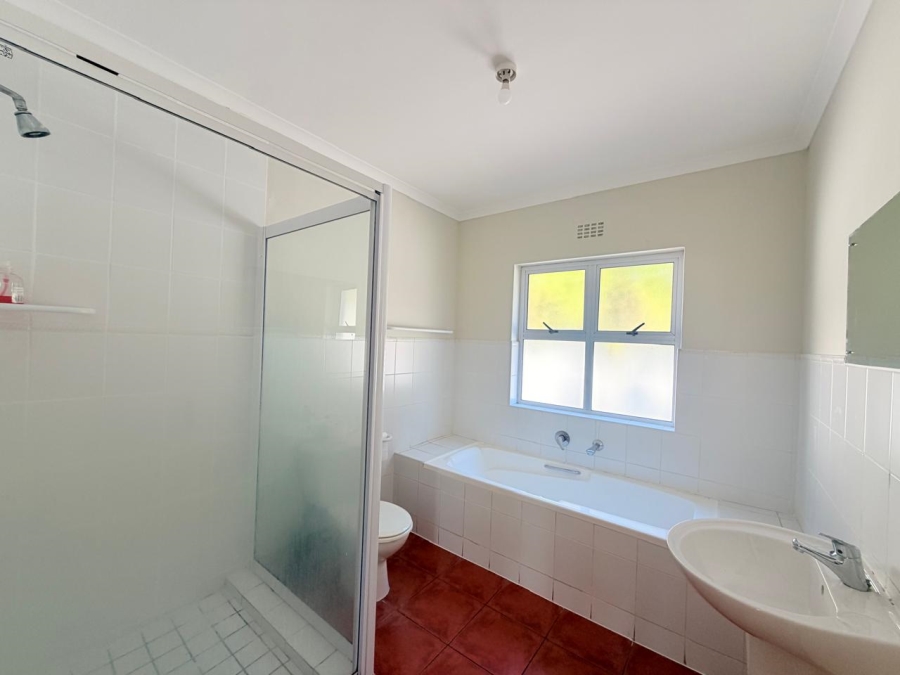 To Let 3 Bedroom Property for Rent in Pinehurst Western Cape